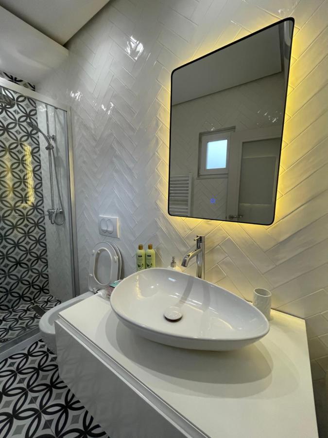 Square Tanners' Bridge Apartment *